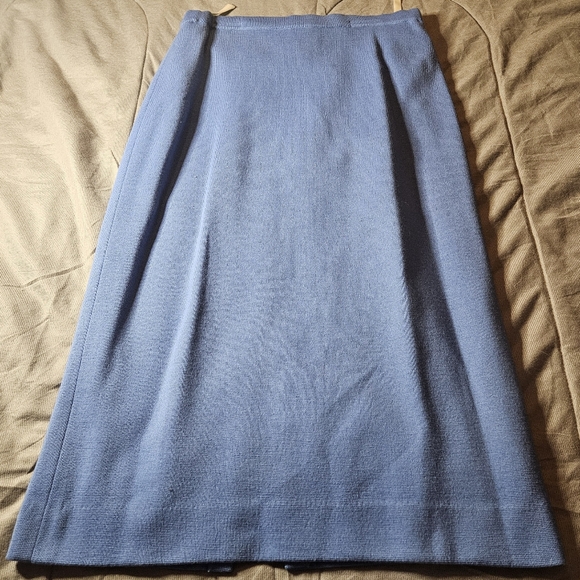 Suit - Picture 5 of 7